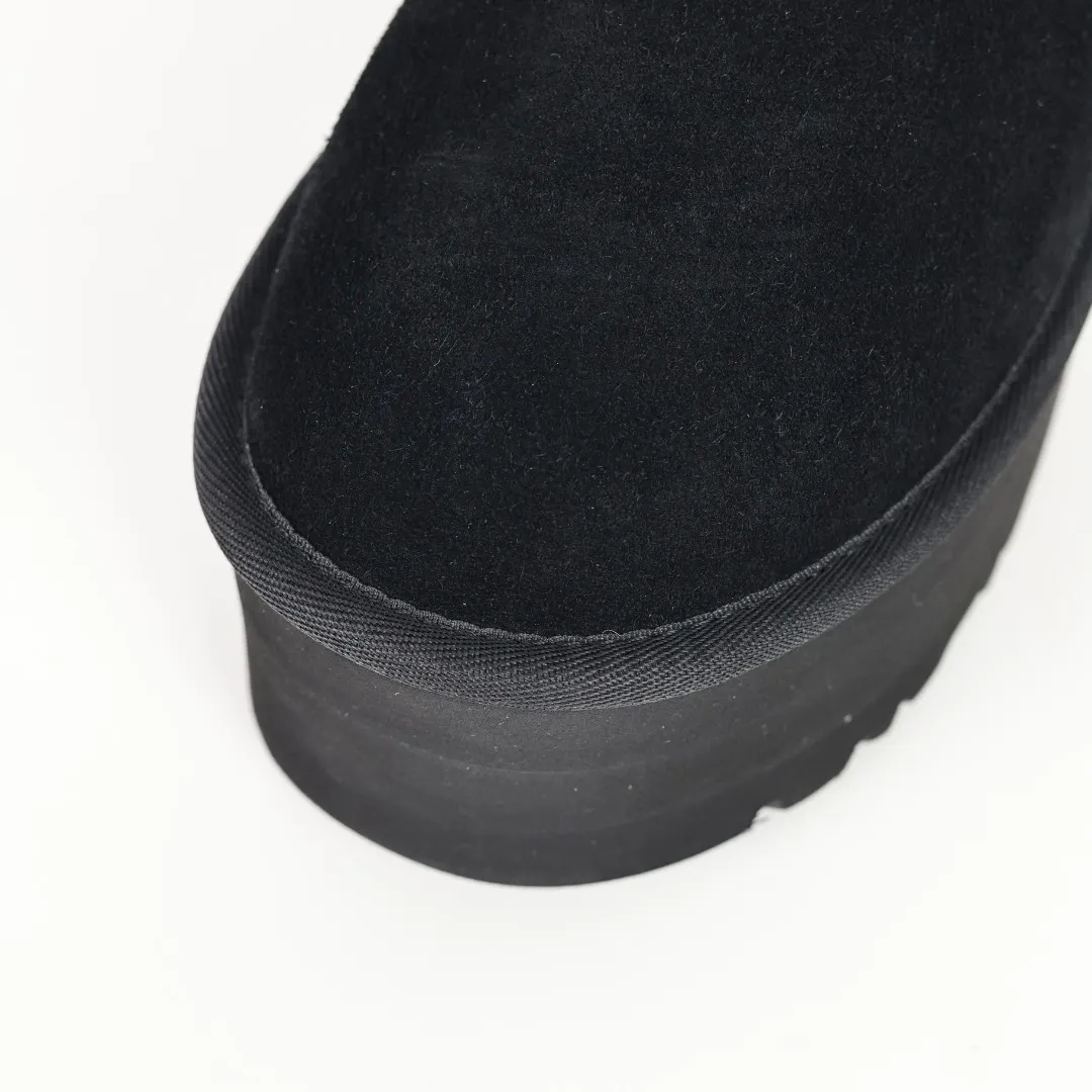 Pick up locally 💰580 Core recommended good price It is a very suitable choice for home furnishings. In the new year, uug launched a series of styles, which are partial to the preferences of young consumers and have also moved to the forefront of fashion trends. Shoe body material: water-repellent coated suede upper, 17 mm UGGPURE™ implantable wool insole, lightweight non-slip and comfortable rubber outsole, with brand LOGO and trademark, with full packaging Size: 35 36 37 38 39 40